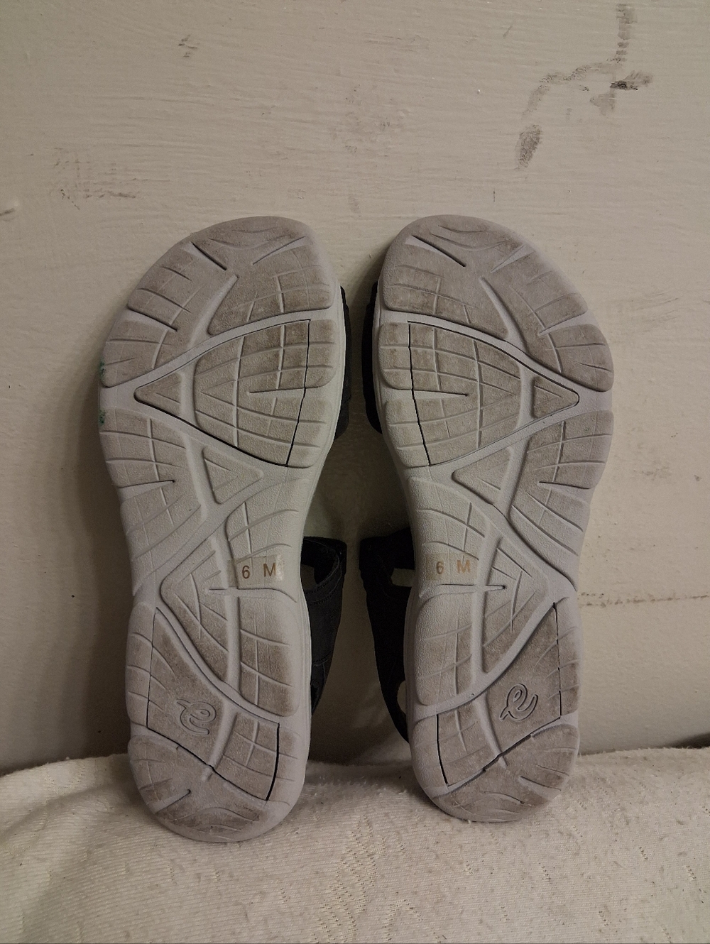 Womens Easy Spirit Black Strappy Comfort Sandals Size 6 M - Picture 16 of 16